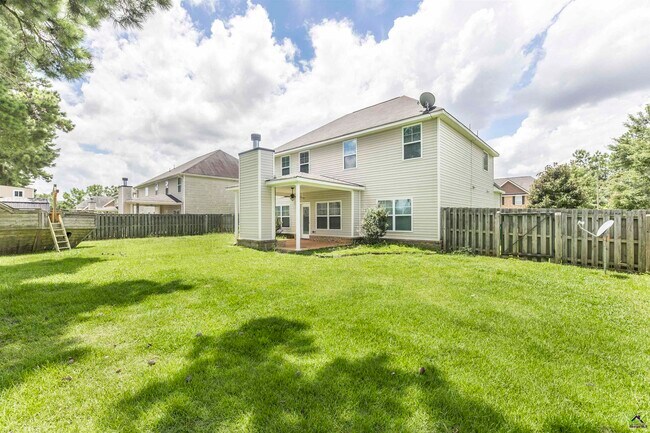 Building Photo - 153 Forestbrooke Way