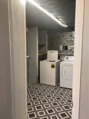 Laundry - 2629 Commonwealth Dr