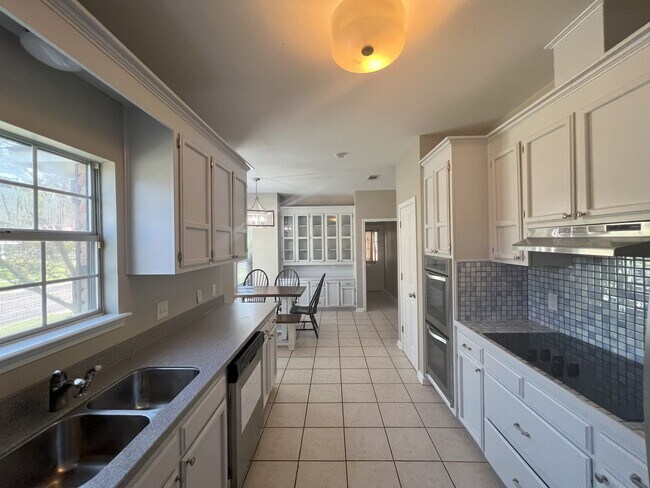 Building Photo - Woodlawn Estates
