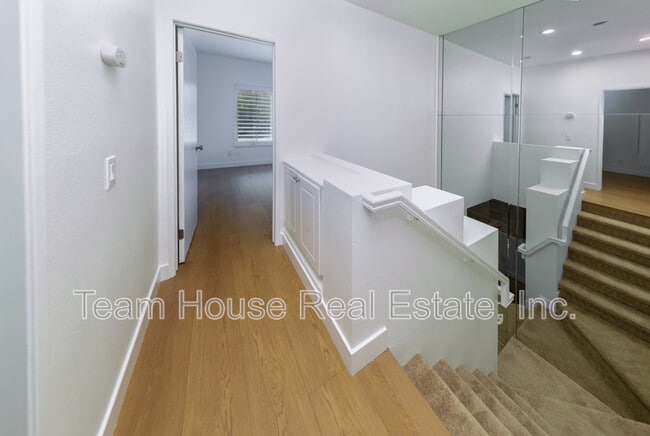 Building Photo - 26971 Hillsborough Pkwy