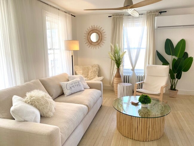 Building Photo - 4 Webster St