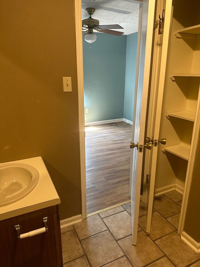 Building Photo - 2 bedroom 2 bath townhouse in Thibodaux