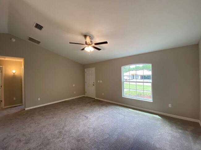 Building Photo - Desirable SW Ocala Neighborhood 3/2/2 *WON'T LAST*
