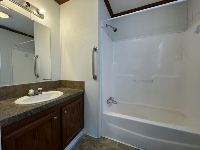Building Photo - 757 Harbor Cir