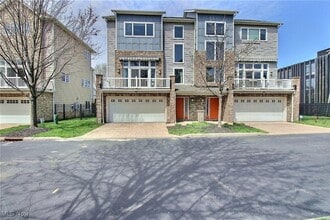 Building Photo - 2239 City View Dr