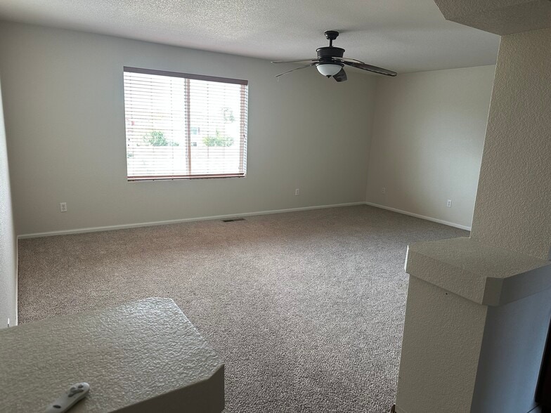 Building Photo - 9444 Castle Oaks Dr