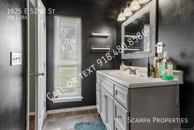 Building Photo - 1925 E 52nd St