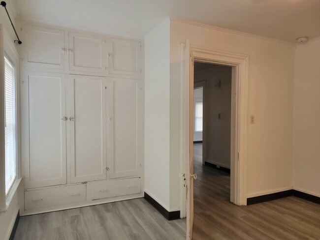 Building Photo - 564 Mt Vernon St