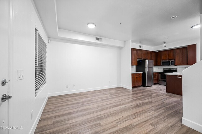 Building Photo - 4608 W Maryland Ave