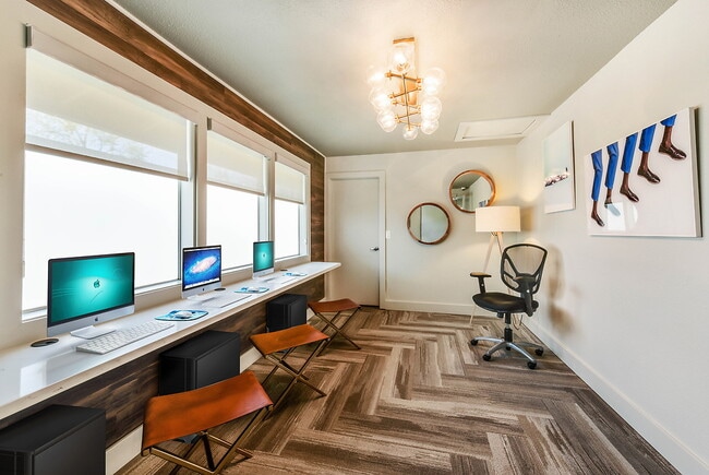 Building Photo - Briarwood at Central Park