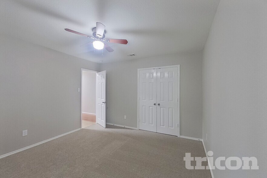 Building Photo - 429 Sandy Creek Dr