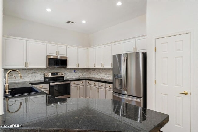 Building Photo - 1925 W Olive Way