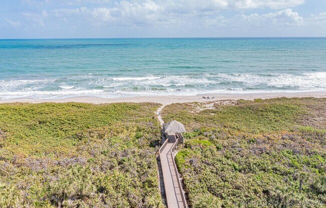 Building Photo - 4949 N Hwy A1A