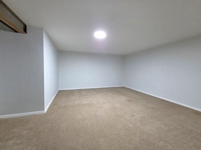 Building Photo - 29 E Lake Shore Dr