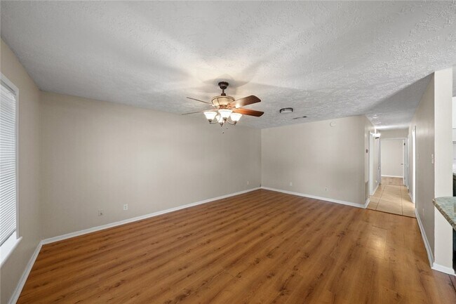 Building Photo - 1417 Hillside Dr
