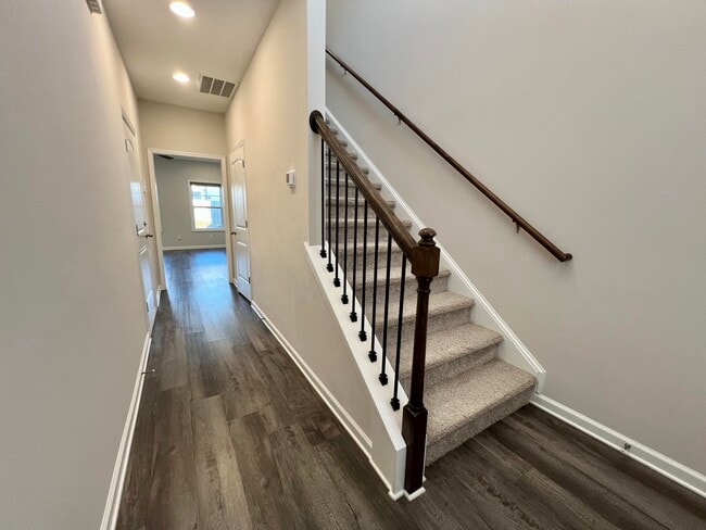 Building Photo - 4044 Thimbleberry Dr