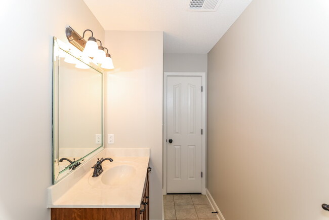 Building Photo - 8419 Pinnacle Dr