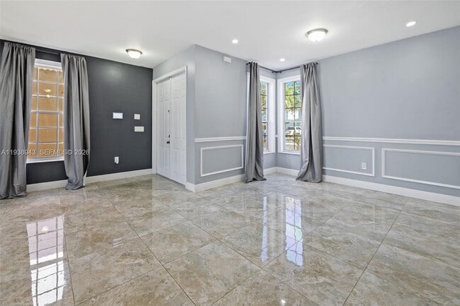 Building Photo - 1852 SW 156th Ave