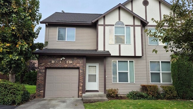 Building Photo - 3 Bedroom 2.5 Bath Town-Home in Gresham ne...