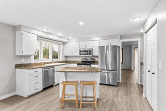 Building Photo - 4BD, 2.5BA Home located in the desirable Churchill Neighborhood!