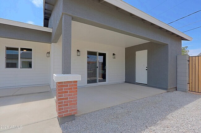 Building Photo - 454 S Pioneer