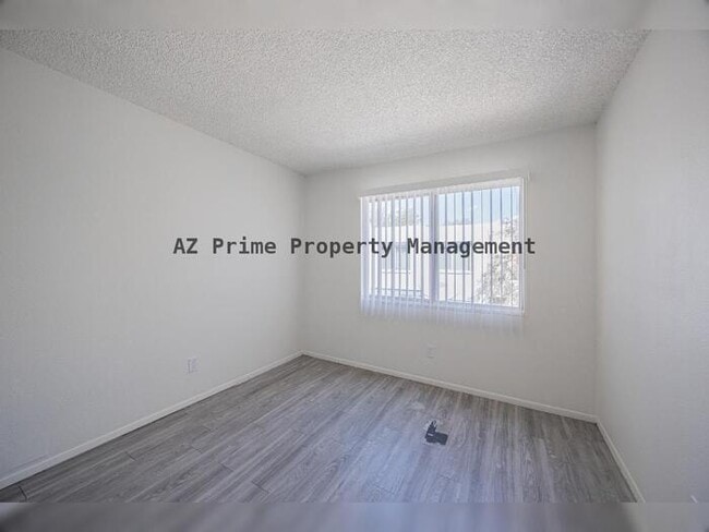 Building Photo - 5246 N 42nd Ln