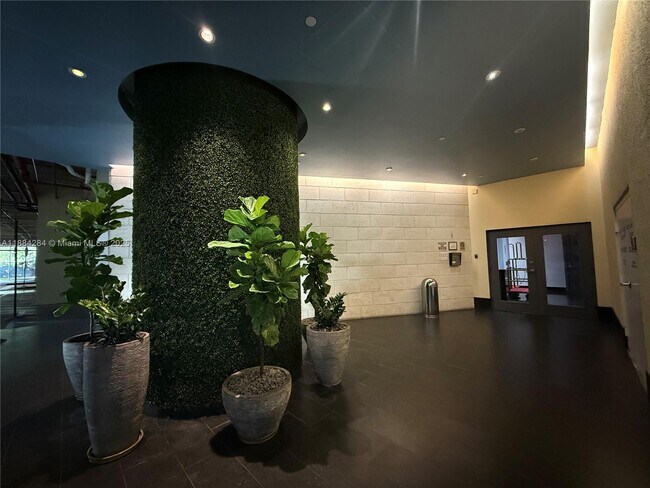 Building Photo - 3000 Coral Wy