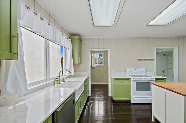 Building Photo - Beautiful Craftsman Home with Ample Parking & Outdoor Space
