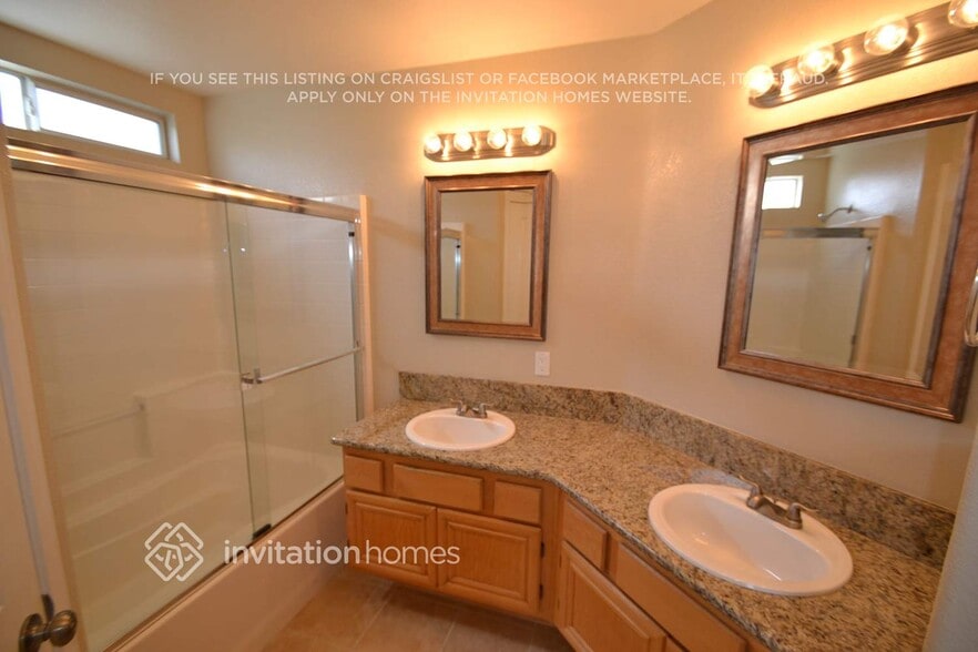 Building Photo - 5621 Sienna Way