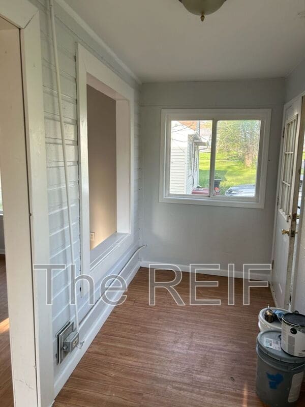 Building Photo - 1082 W Juliah Ave