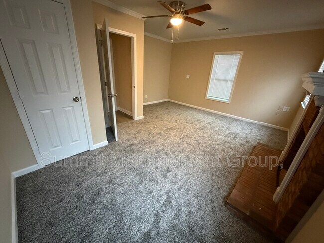 Building Photo - 34 Ivy St