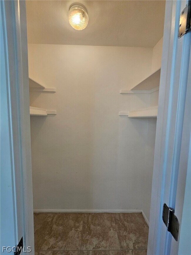 Building Photo - 1221 SE 46th Ln