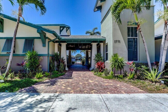 Building Photo - 477 Pacific Grove Dr