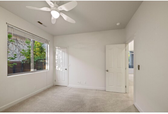 Building Photo - 7 N Eastridge Dr