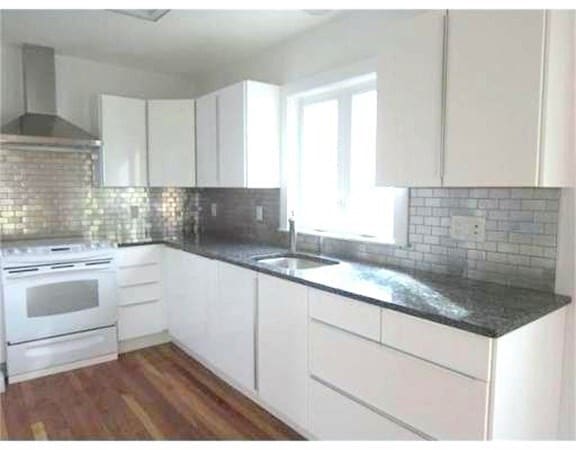 Building Photo - 285 Hawthorn St