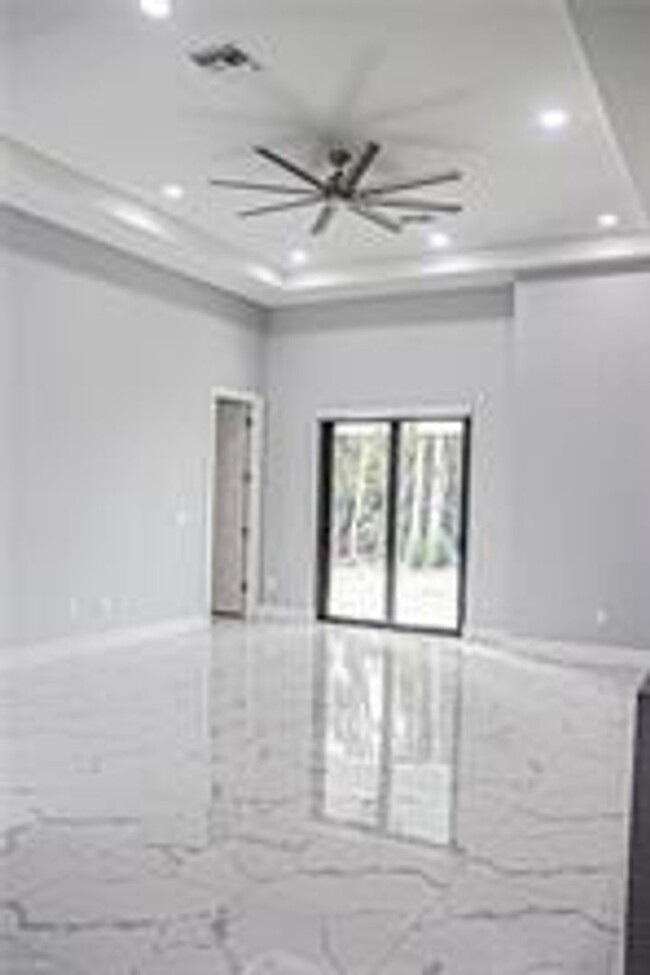 Building Photo - 2218 Embers Pkwy W