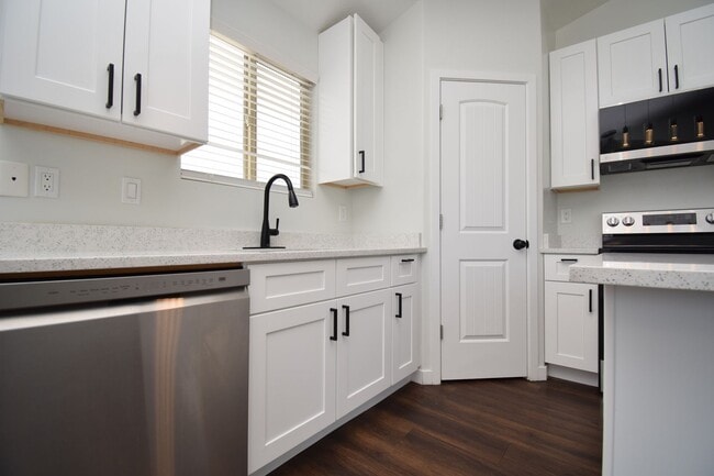 Building Photo - Newly Remodeled Magna Gem with New Appliances & Easy Freeway Access!!
