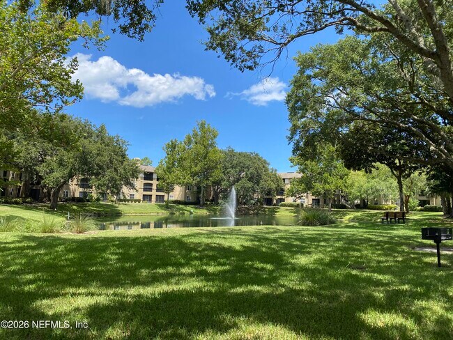 Building Photo - 11 Arbor Club Dr