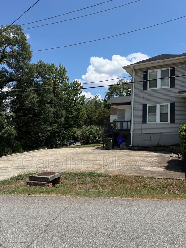 Building Photo - 112 Lavinia Ave