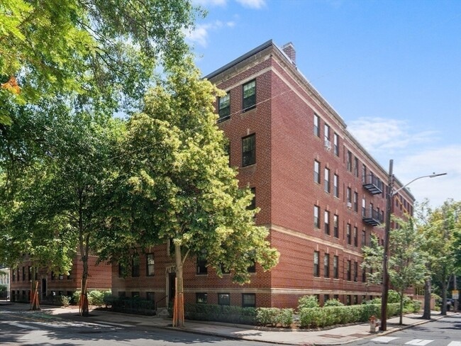 Building Photo - 42 Linnaean St