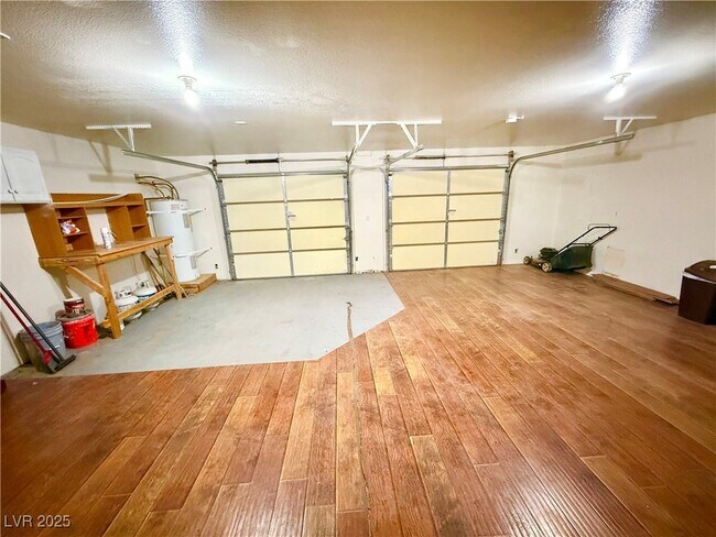 Building Photo - 1100 Dollar St