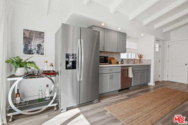 Building Photo - 6440 Rhea Ave