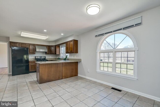 Building Photo - 19900 Belle Chase Dr