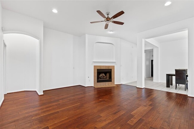 Building Photo - 5124 Scottish Thistle Dr