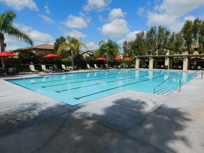 Building Photo - Beautiful 4 bed, 2.5 bath unit in Orange.