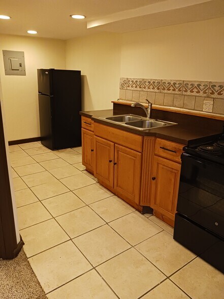 Kitchen - 3112 Niagara St