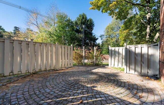 Building Photo - 1760 Trailwood Path