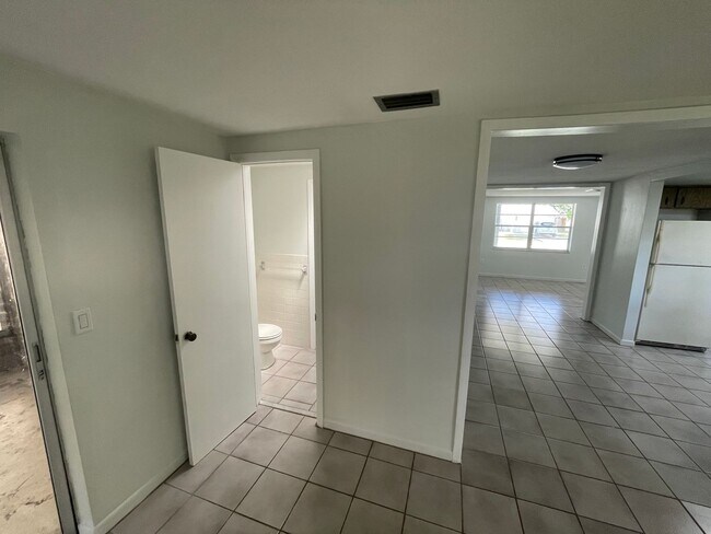 Building Photo - 2/1.5/1 New Port Richey