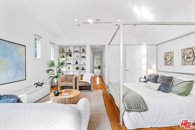 Building Photo - 211 S Valley St