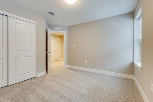 Building Photo - 3 Bedroom End Unit Townhouses in Franklin Regional School District